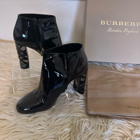 Burberry Shoes - Authentic! Burberry Kennard Cage 100 Round Toe Patent Booties.